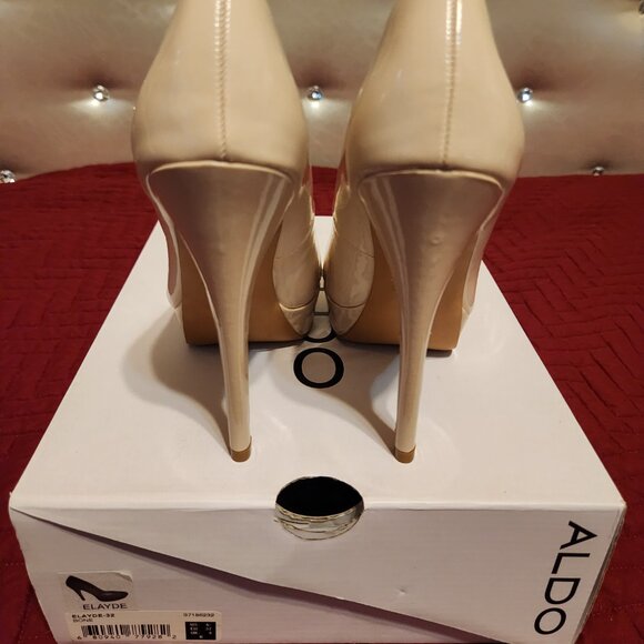 Women's Sz 6.5 Patent Cream 5" Pump - Picture 4 of 6